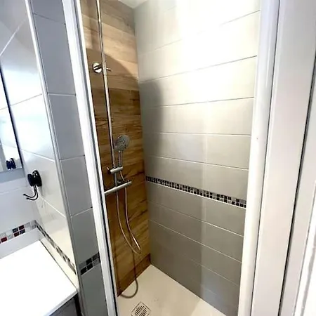 30m2, Parking, 2 Pers, 10 Min D'aurillac Apartment Polminhac